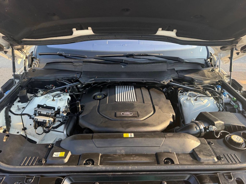 Land Rover Range Rover Sport Vehicle Full-screen Gallery Image 36