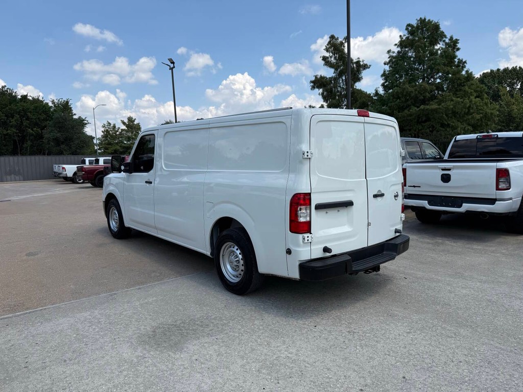Nissan NV Cargo Vehicle Full-screen Gallery Image 04