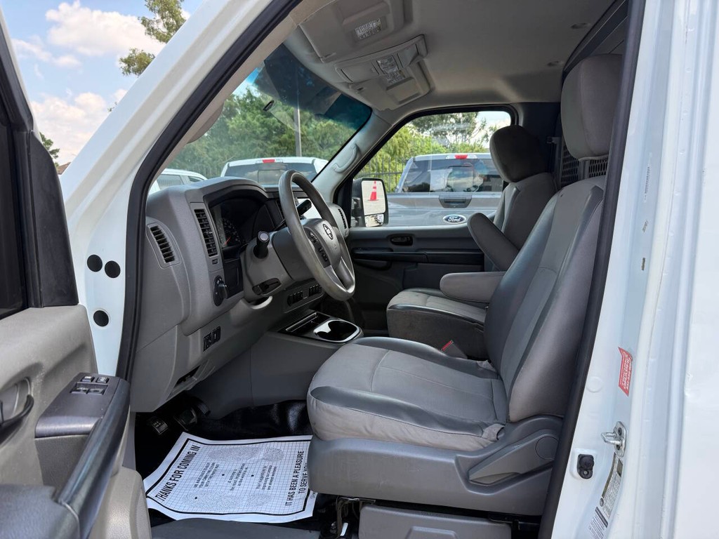 Nissan NV Cargo Vehicle Full-screen Gallery Image 07