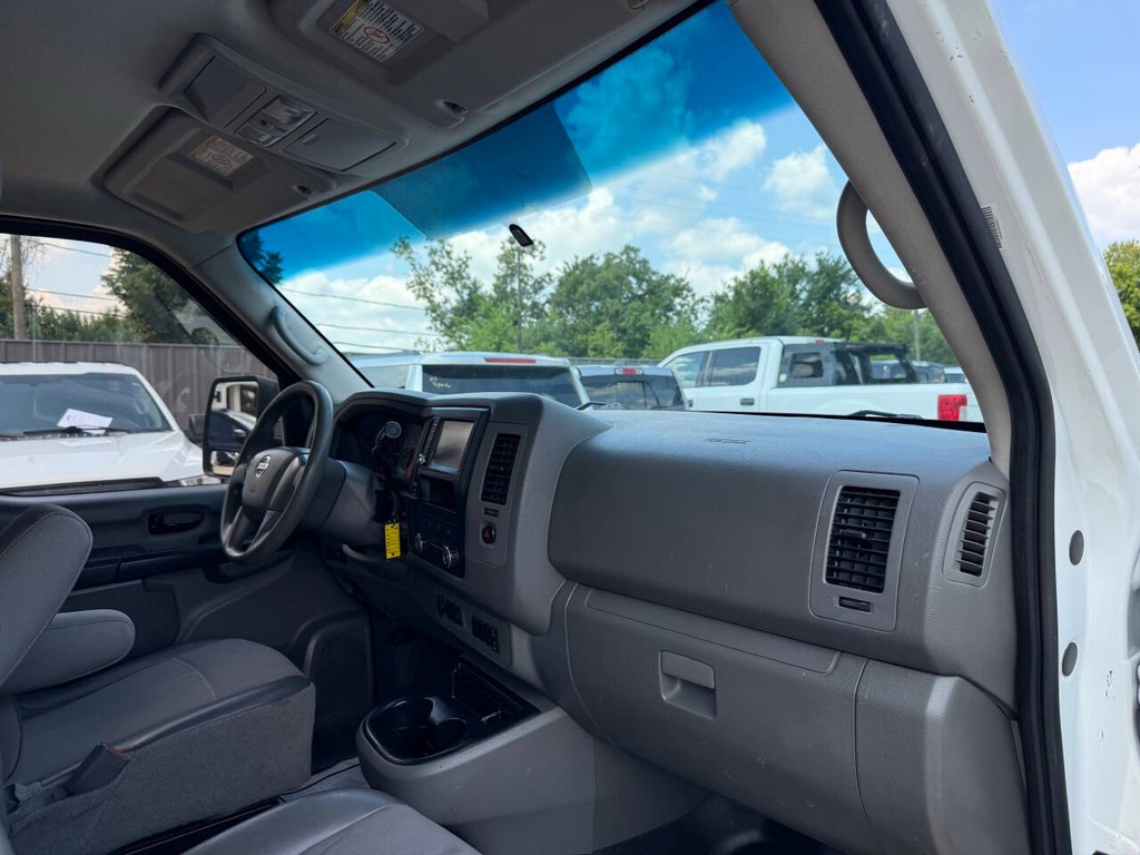 Nissan NV Cargo Vehicle Full-screen Gallery Image 09