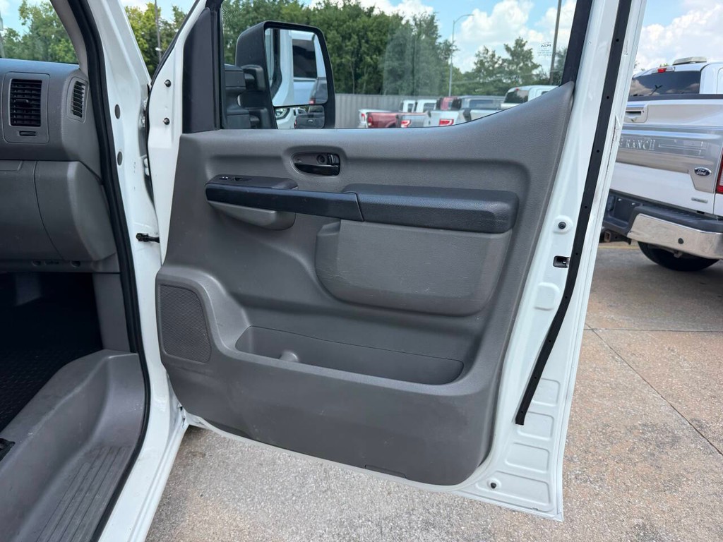 Nissan NV Cargo Vehicle Full-screen Gallery Image 11