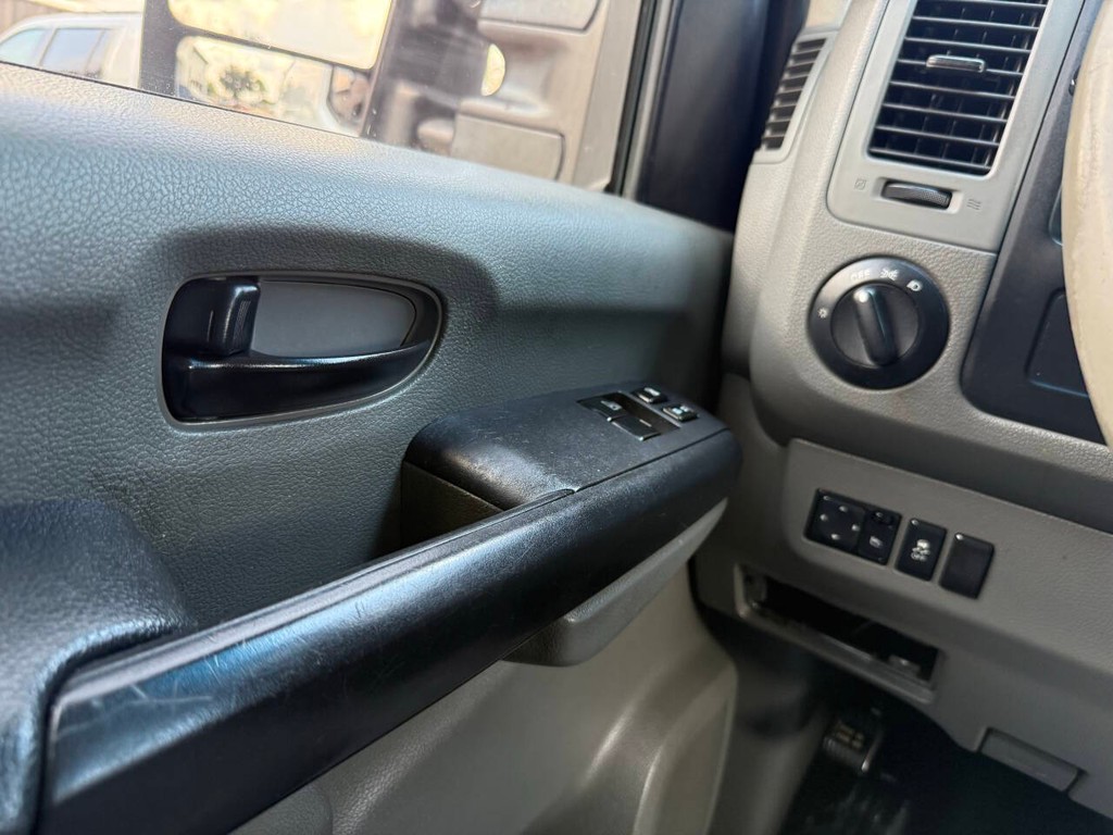 Nissan NV Cargo Vehicle Full-screen Gallery Image 23