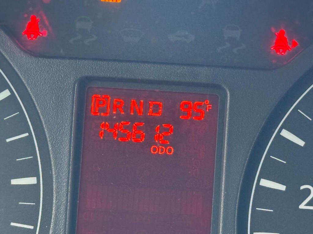 Nissan NV Cargo Vehicle Full-screen Gallery Image 25