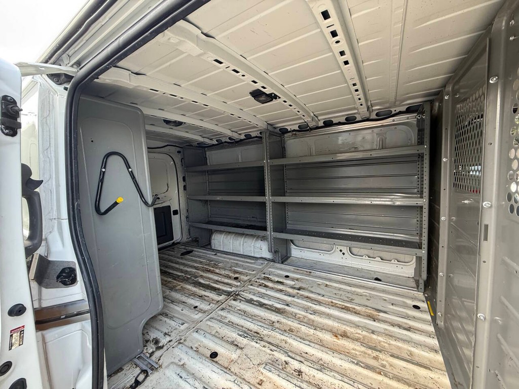 Nissan NV Cargo Vehicle Full-screen Gallery Image 27