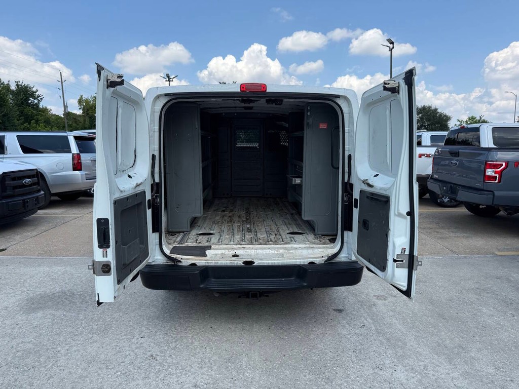 Nissan NV Cargo Vehicle Full-screen Gallery Image 32