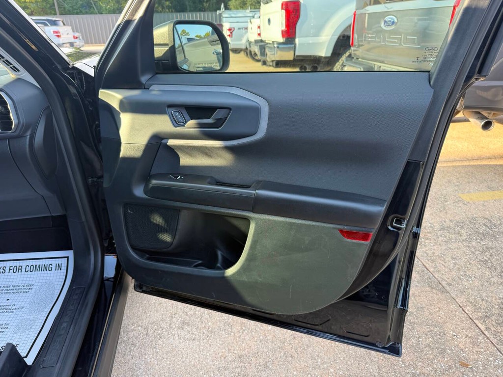 Ford Bronco Sport Vehicle Full-screen Gallery Image 11