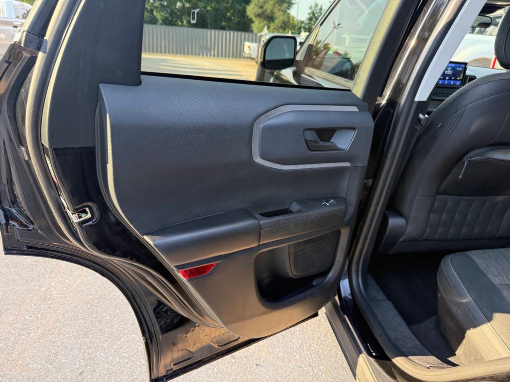 Ford Bronco Sport Vehicle Full-screen Gallery Image 14