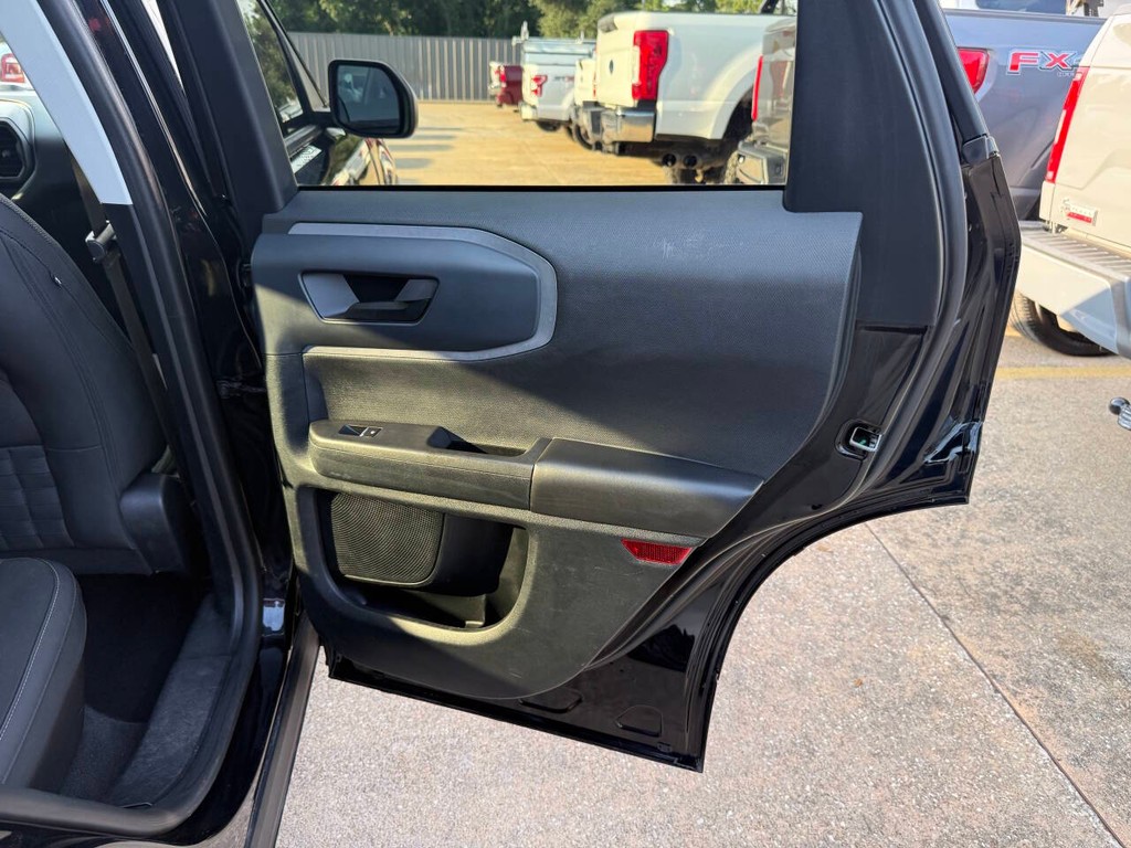 Ford Bronco Sport Vehicle Full-screen Gallery Image 16