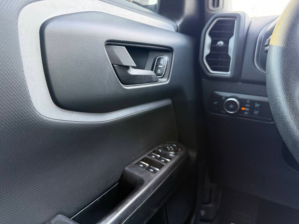 Ford Bronco Sport Vehicle Full-screen Gallery Image 30