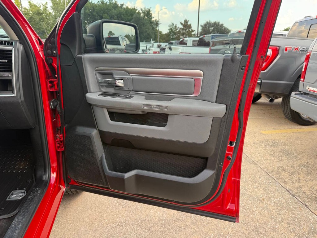 Ram 1500 Vehicle Full-screen Gallery Image 11