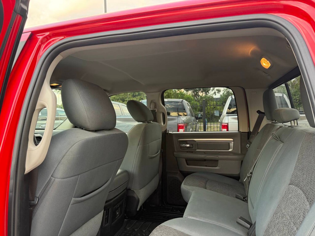 Ram 1500 Vehicle Full-screen Gallery Image 12