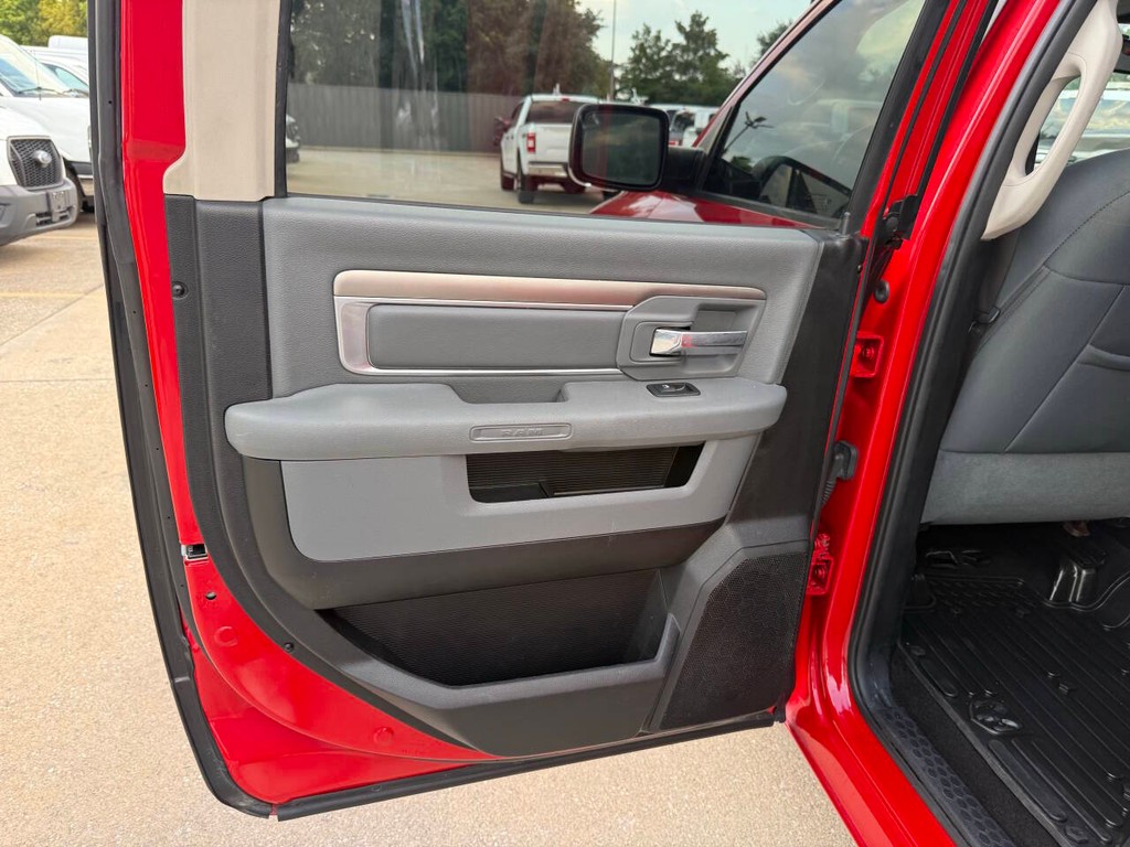 Ram 1500 Vehicle Full-screen Gallery Image 14