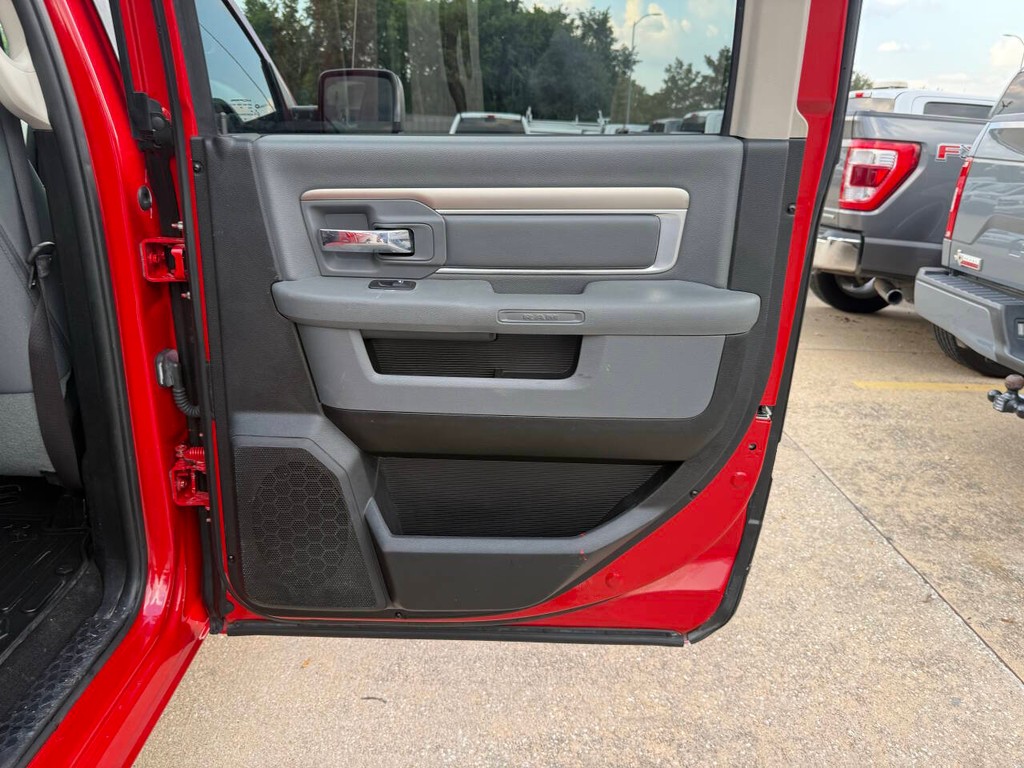 Ram 1500 Vehicle Full-screen Gallery Image 16