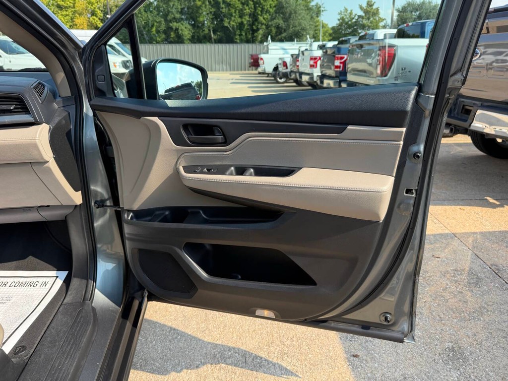 Honda Odyssey Vehicle Full-screen Gallery Image 11