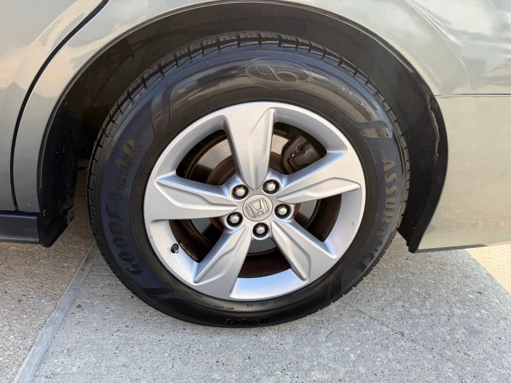 Honda Odyssey Vehicle Full-screen Gallery Image 38