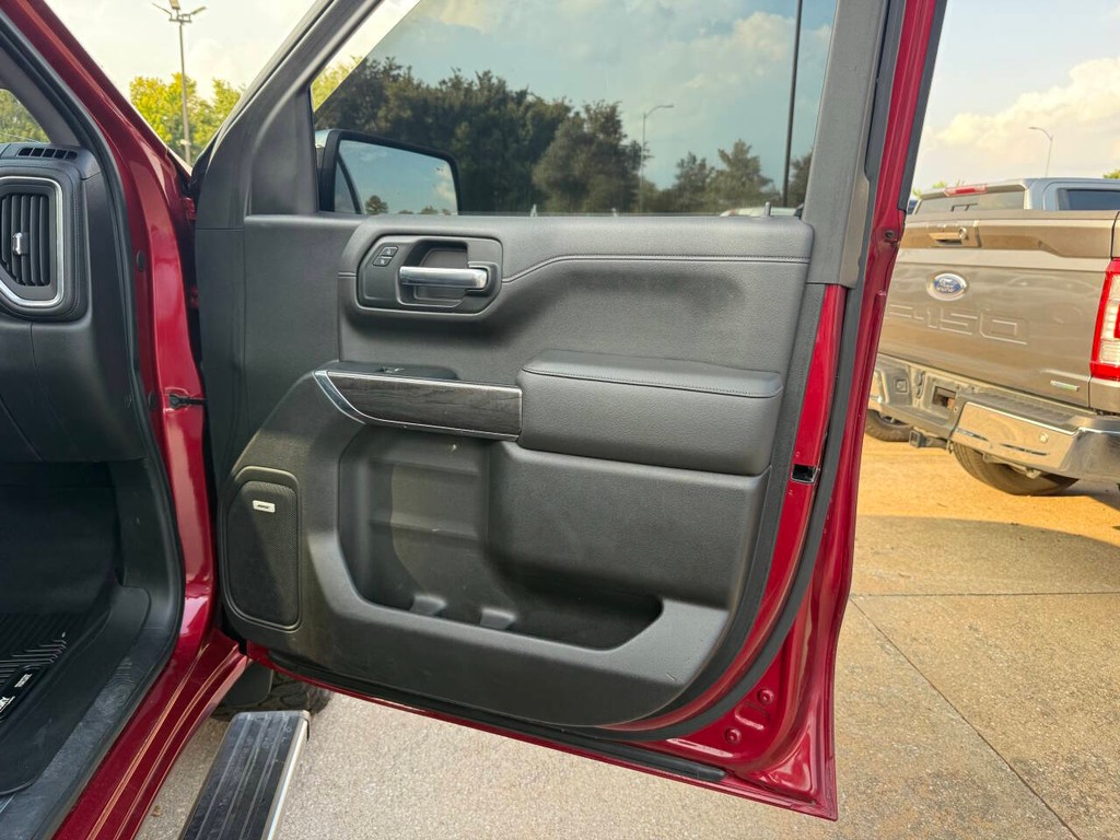 Chevrolet Silverado 1500 Vehicle Full-screen Gallery Image 11