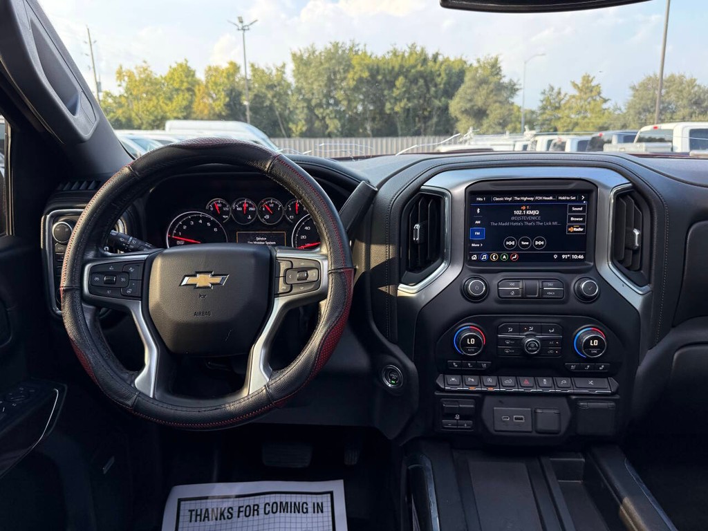 Chevrolet Silverado 1500 Vehicle Full-screen Gallery Image 21