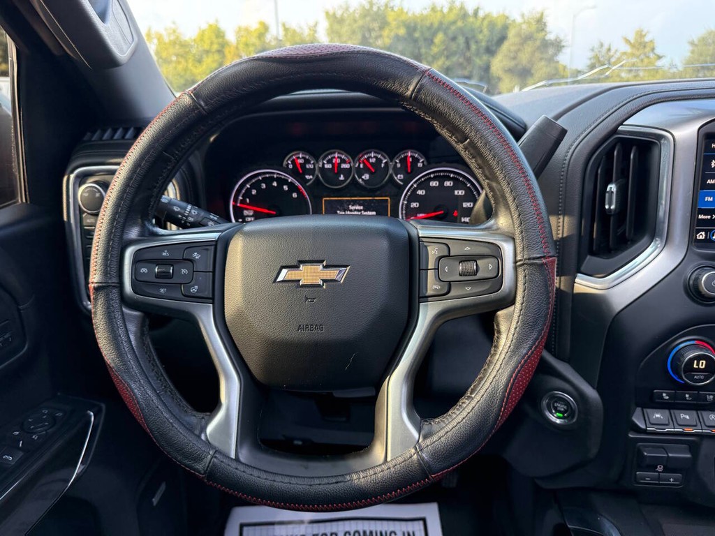 Chevrolet Silverado 1500 Vehicle Full-screen Gallery Image 22