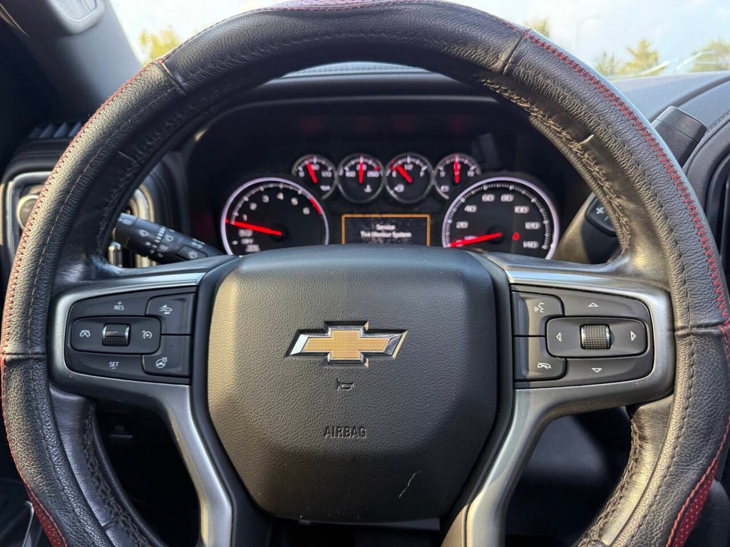 Chevrolet Silverado 1500 Vehicle Full-screen Gallery Image 23