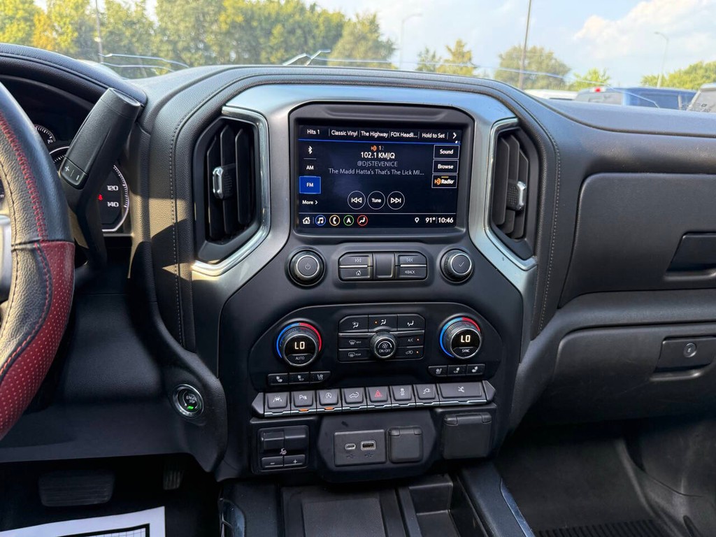 Chevrolet Silverado 1500 Vehicle Full-screen Gallery Image 24