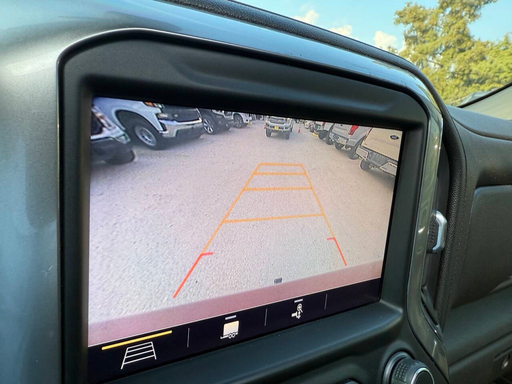 Chevrolet Silverado 1500 Vehicle Full-screen Gallery Image 26