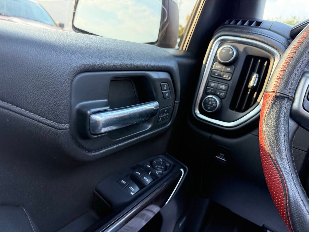 Chevrolet Silverado 1500 Vehicle Full-screen Gallery Image 31