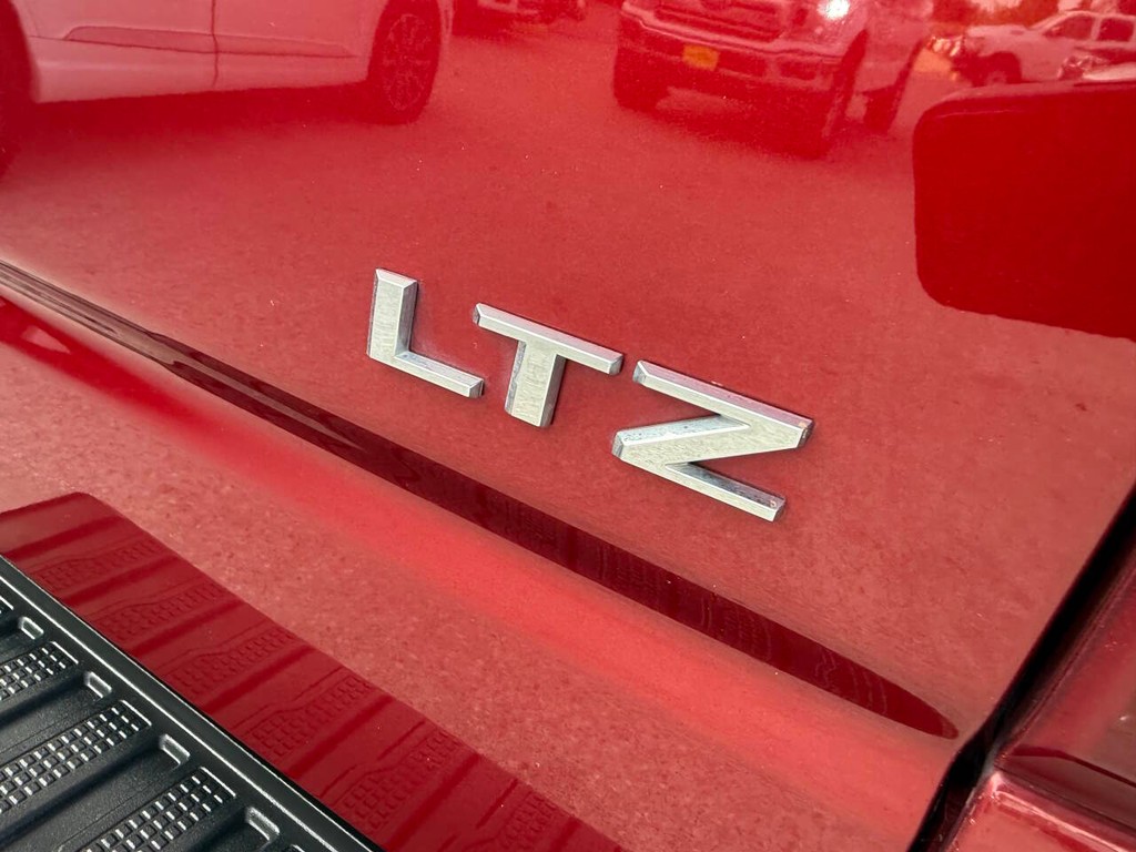 Chevrolet Silverado 1500 Vehicle Full-screen Gallery Image 38