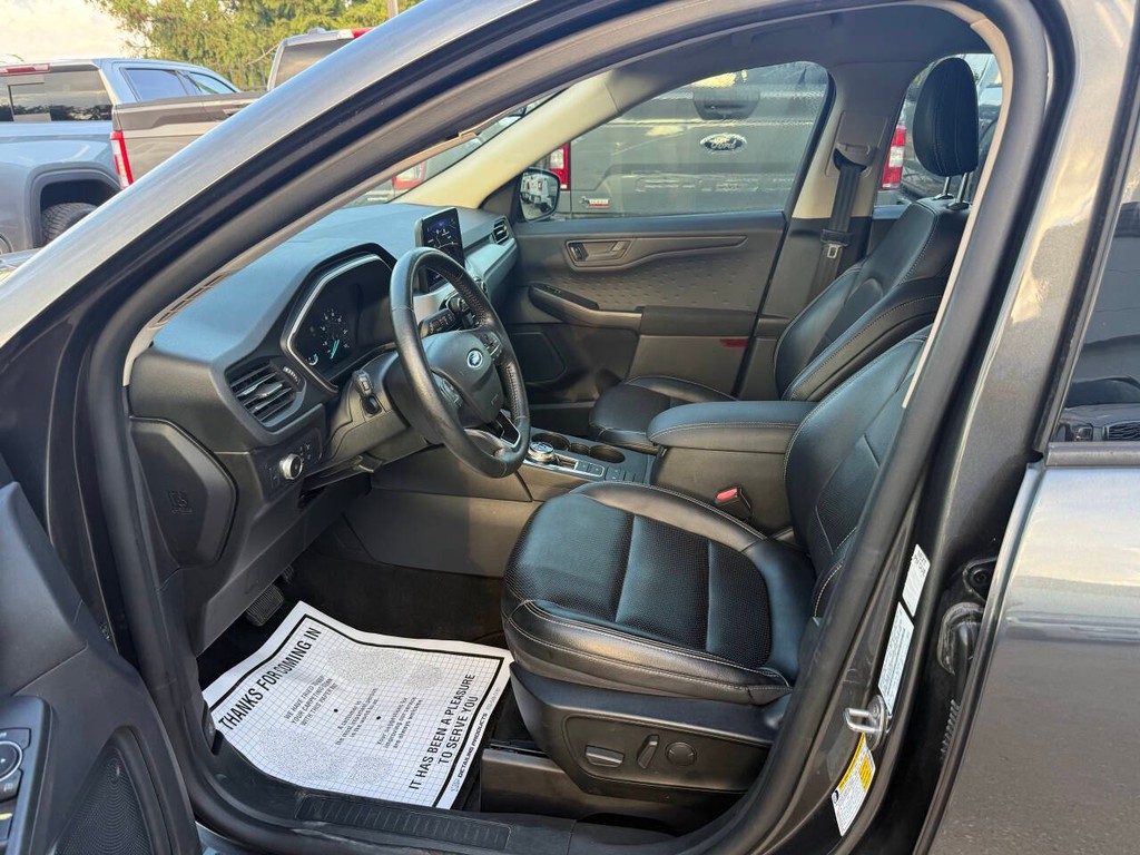 Ford Escape Vehicle Full-screen Gallery Image 07