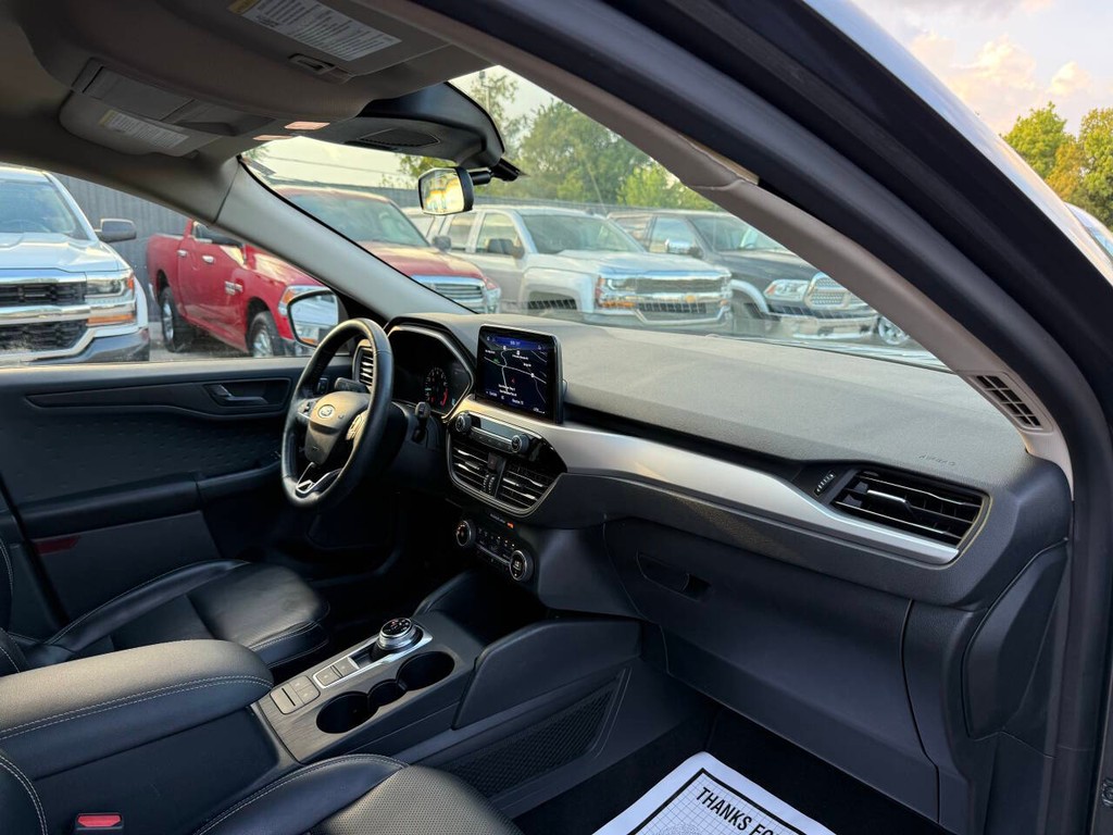 Ford Escape Vehicle Full-screen Gallery Image 09