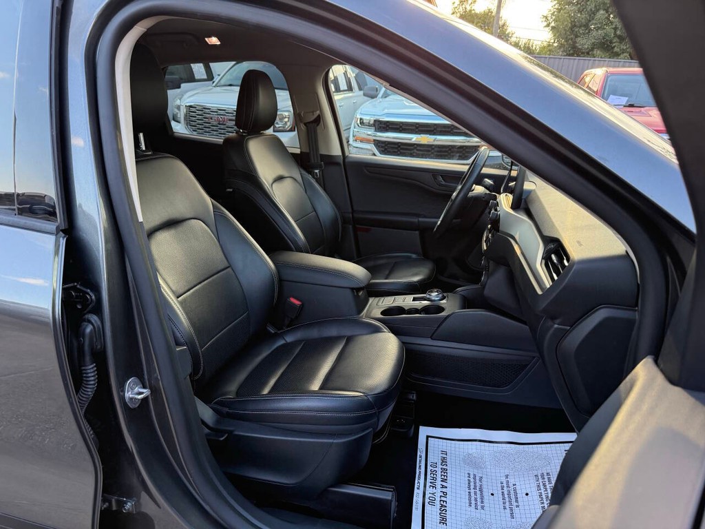 Ford Escape Vehicle Full-screen Gallery Image 10