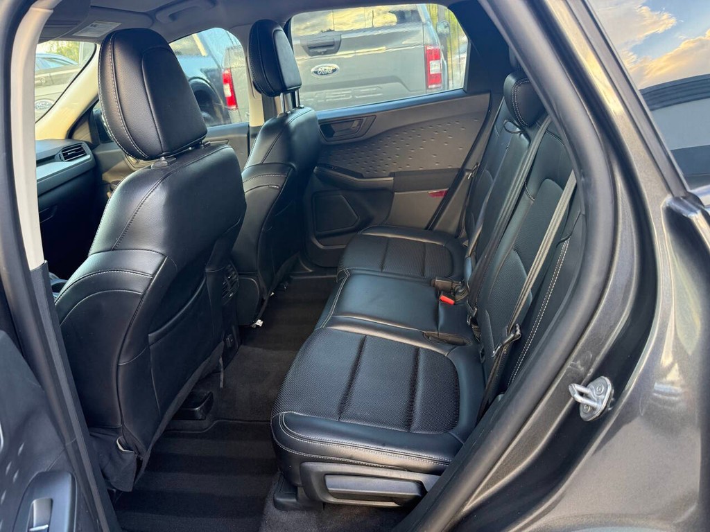 Ford Escape Vehicle Full-screen Gallery Image 13