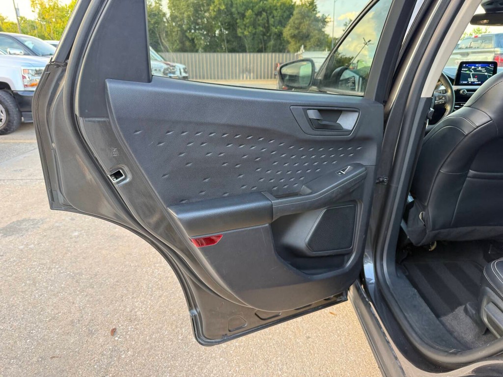 Ford Escape Vehicle Full-screen Gallery Image 14