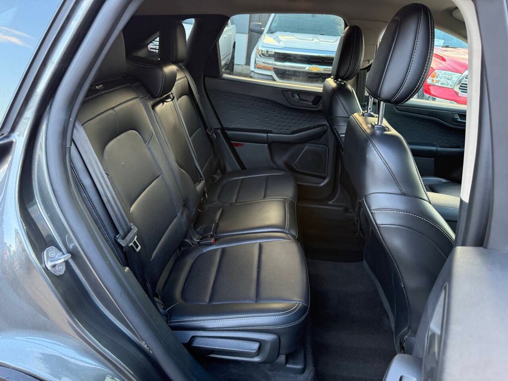 Ford Escape Vehicle Full-screen Gallery Image 15