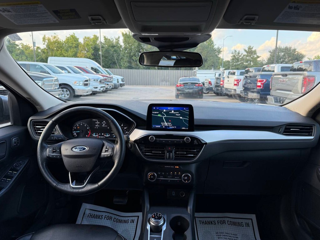 Ford Escape Vehicle Full-screen Gallery Image 17