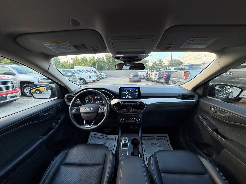 Ford Escape Vehicle Full-screen Gallery Image 18