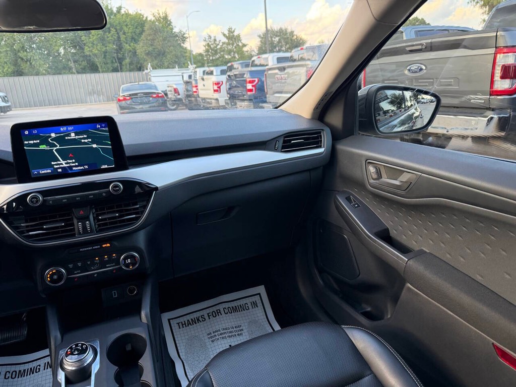 Ford Escape Vehicle Full-screen Gallery Image 20