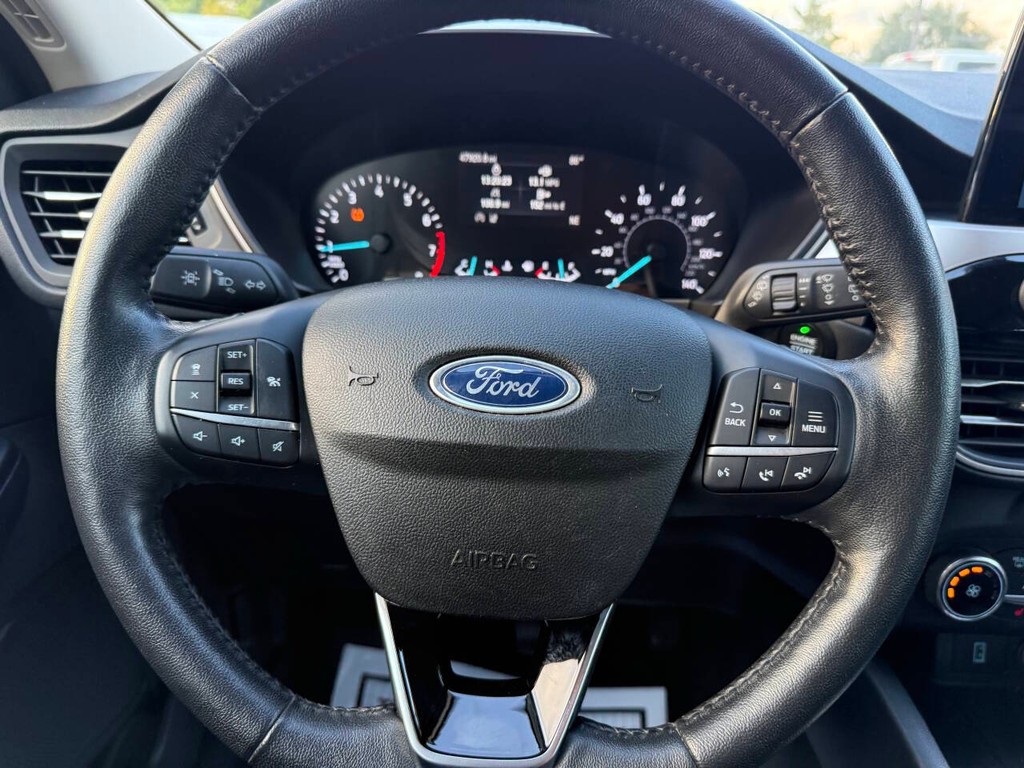 Ford Escape Vehicle Full-screen Gallery Image 23