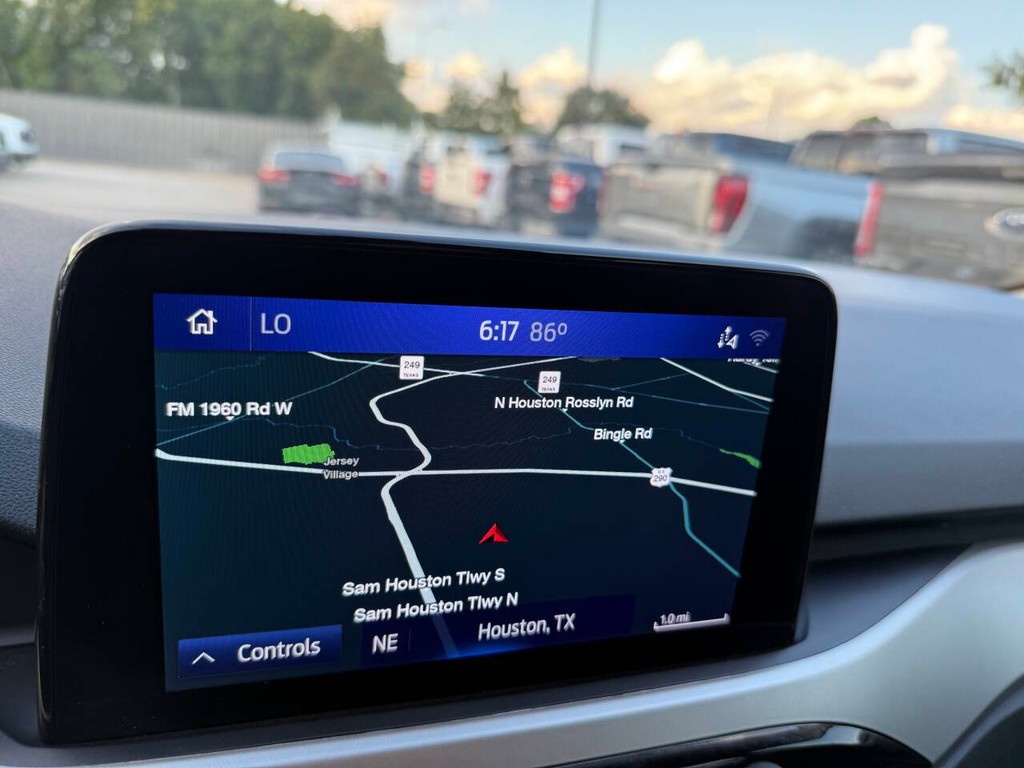 Ford Escape Vehicle Full-screen Gallery Image 25