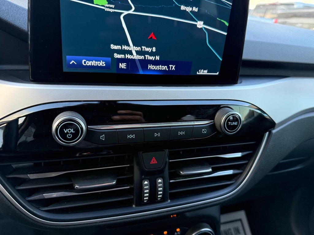 Ford Escape Vehicle Full-screen Gallery Image 27