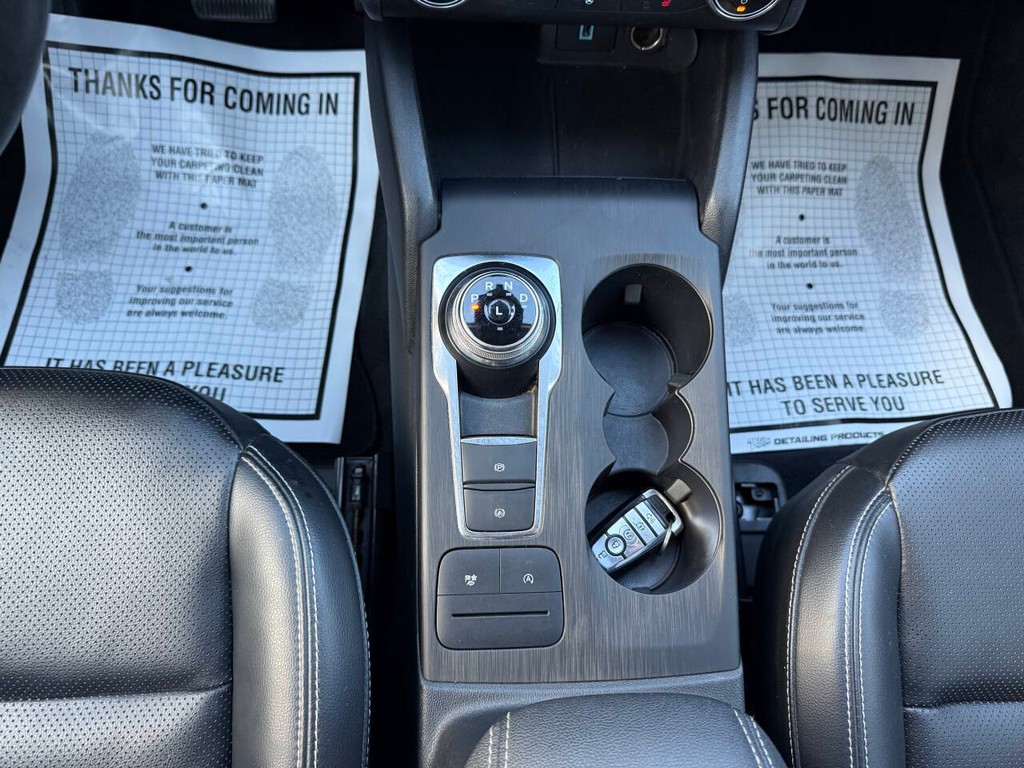 Ford Escape Vehicle Full-screen Gallery Image 29