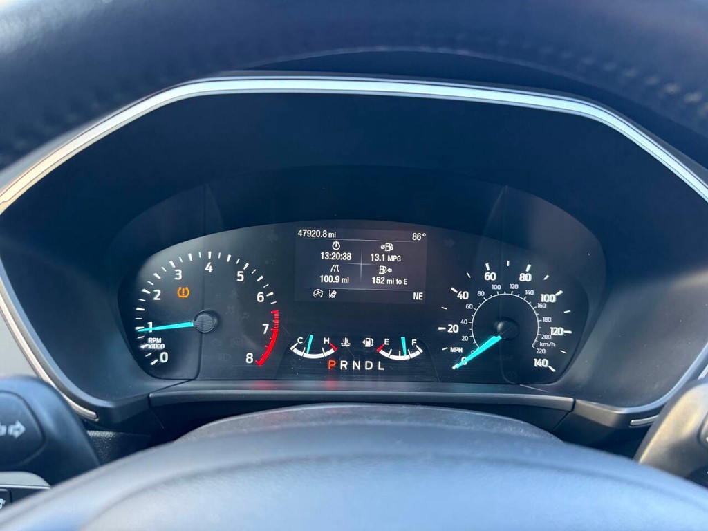 Ford Escape Vehicle Full-screen Gallery Image 31