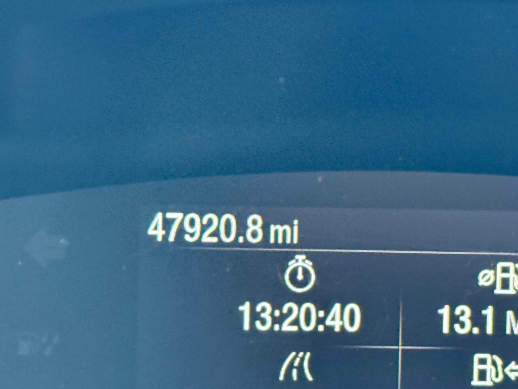 Ford Escape Vehicle Full-screen Gallery Image 32