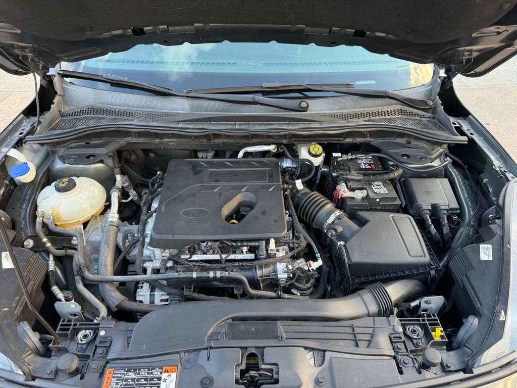 Ford Escape Vehicle Full-screen Gallery Image 34