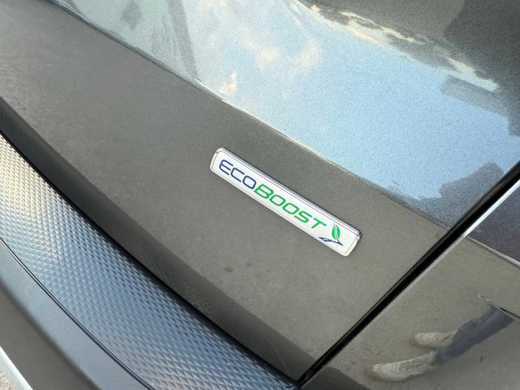 Ford Escape Vehicle Full-screen Gallery Image 39