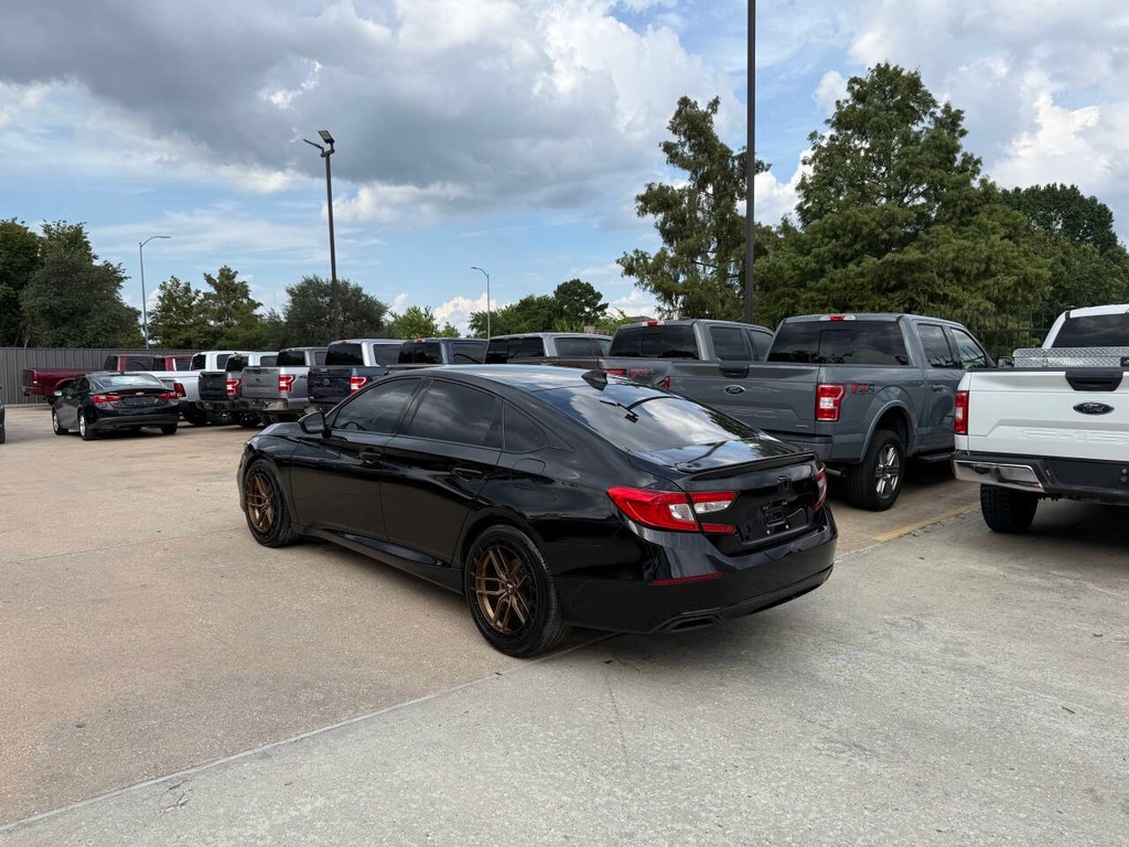 Honda Accord Sedan Vehicle Full-screen Gallery Image 04