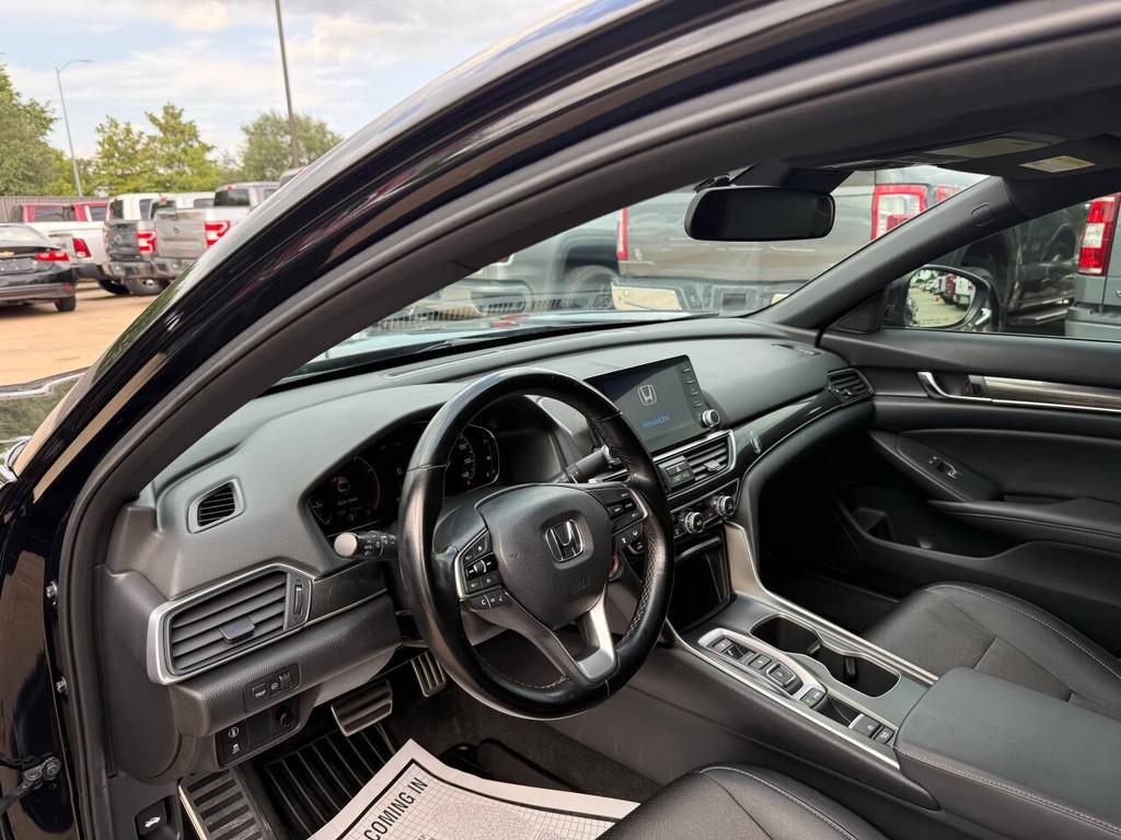 Honda Accord Sedan Vehicle Full-screen Gallery Image 06