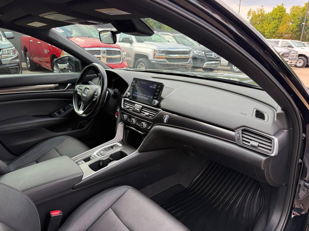 Honda Accord Sedan Vehicle Full-screen Gallery Image 09