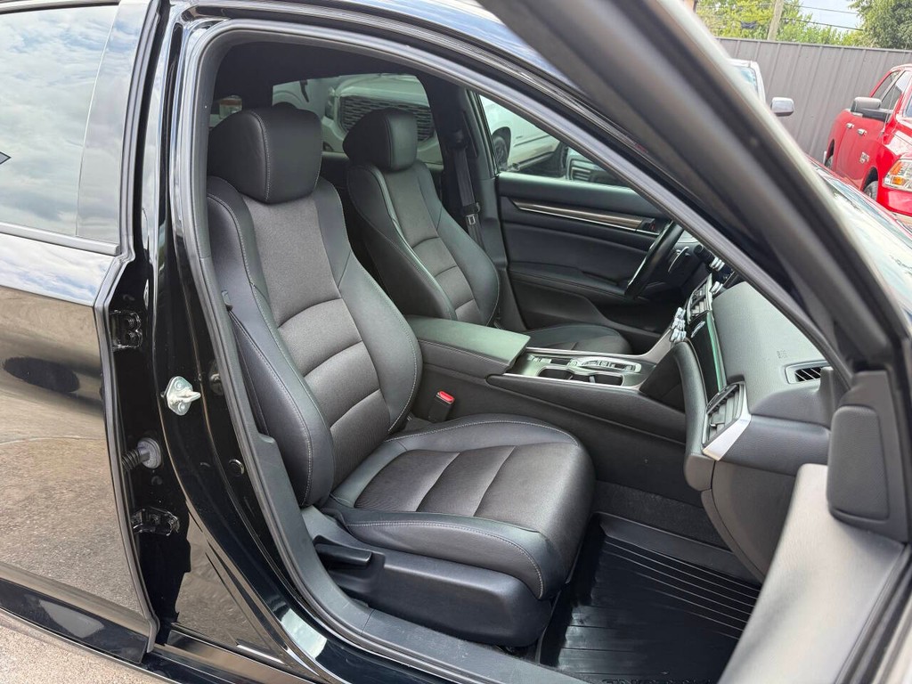 Honda Accord Sedan Vehicle Full-screen Gallery Image 10