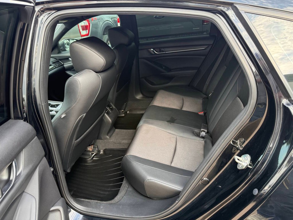 Honda Accord Sedan Vehicle Full-screen Gallery Image 13