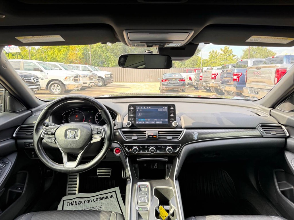 Honda Accord Sedan Vehicle Full-screen Gallery Image 17